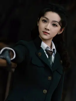 尹新月（王奕婷饰演）